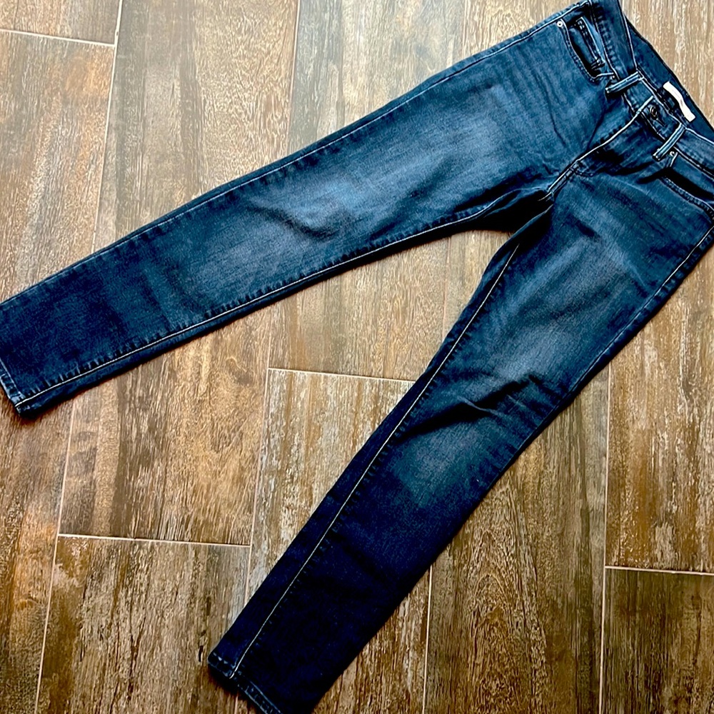👖 Levi’s Slimming Skinny jeans 👖 28x30